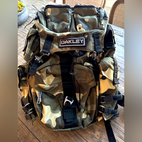 Oakley Mechanism Backpack NWT! Rare! - Picture 1 of 9